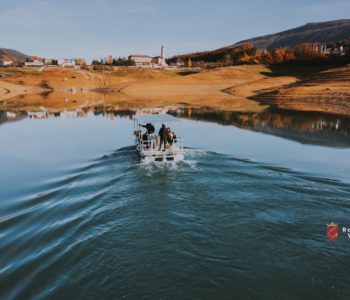 Veslački klub “Rama” kroz projekt održivog turizma na Ramsko jezero doveo prvi splav na električni pogon