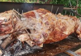 RUŽIČASTA BIH: Vlada peče vola