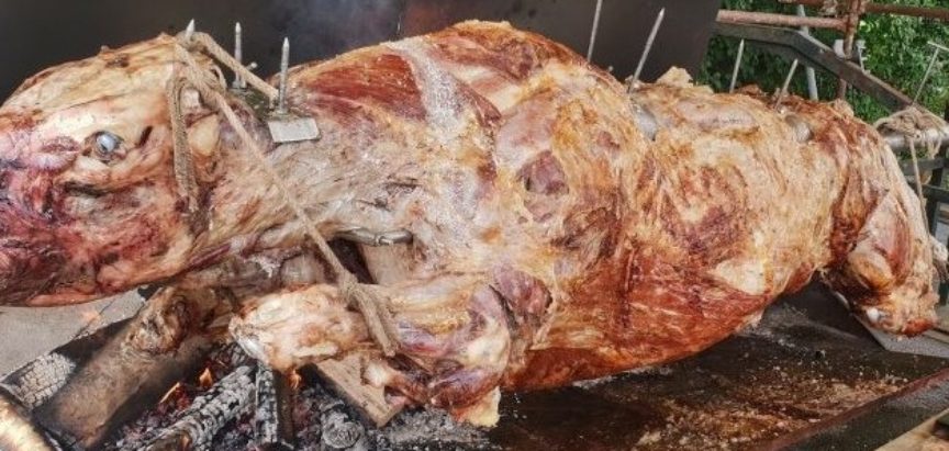 RUŽIČASTA BIH: Vlada peče vola