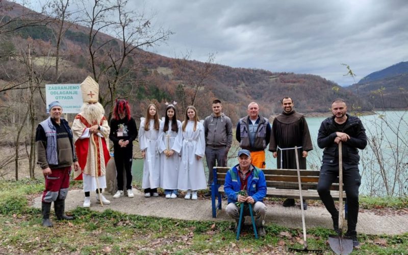 Mjesna zajednica Ustirama provela ekološku akciju u sklopu projekta „Manje otpada za ugodniji okoliš Prozora-Rame“