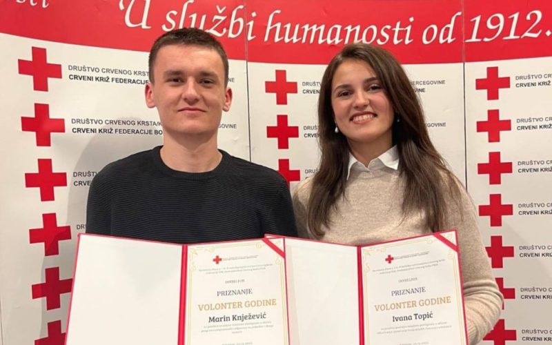 CRVENI KRIŽ FEDERACIJE BiH: Ivana Topić i Marin Knježević nagrađeni priznanjem Volonter godine