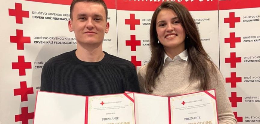 CRVENI KRIŽ FEDERACIJE BiH: Ivana Topić i Marin Knježević nagrađeni priznanjem Volonter godine
