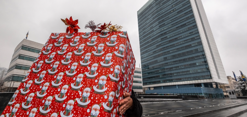 Novogodišnji pokloni Vijeća ministara BiH za odabrane