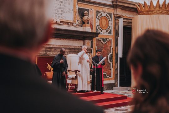 Papa Lav XIV upozorio da bi utrka u razvoju AI-ja mogla postati nova ‘Kula Babilonska’