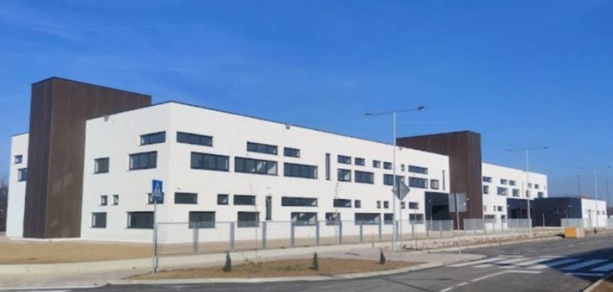U novoizgrađenoj školi u Laktašima učenici padaju u nesvijest
