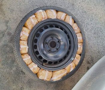 Na granici BiH i Hrvatske zaplijenjen duhan skriven u vratima, prtljažniku i podvozju automobila