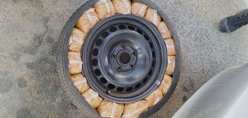 Na granici BiH i Hrvatske zaplijenjen duhan skriven u vratima, prtljažniku i podvozju automobila