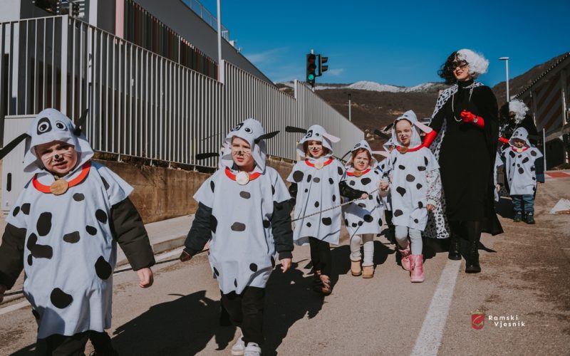 Najslađa pokladna povorka tradicionalno unijela radost i šarenilo na ulice Prozora