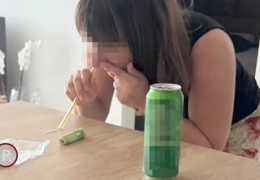 Liječnica hitne medicine snimljena kako šmrče kokain