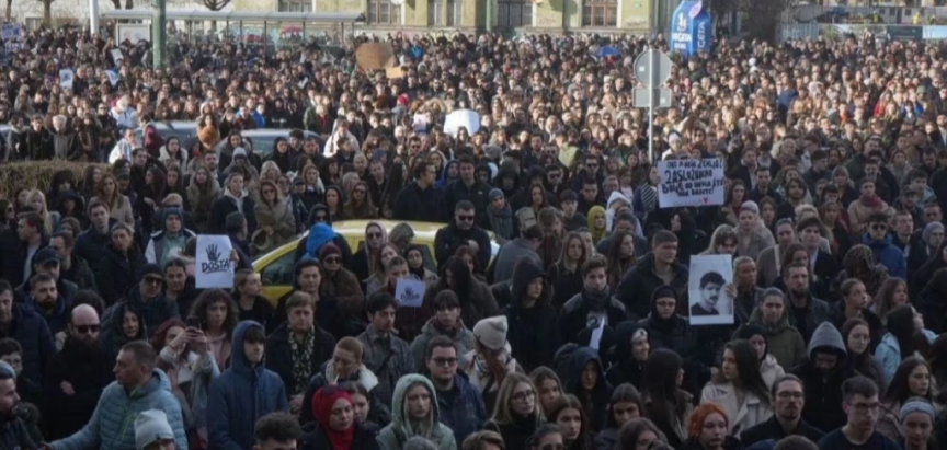 Četvrti dan prosvjeda u Sarajevu, građani traže ostavke odgovornih