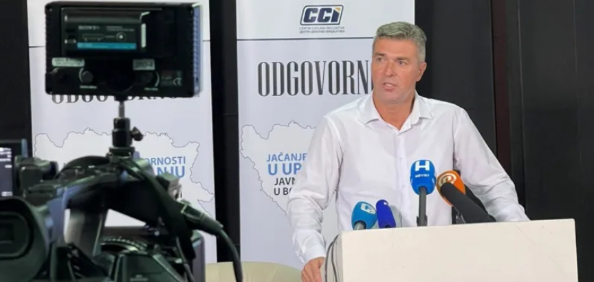 JOŠ JEDNA OSTAVKA: Direktor Gradskog saobraćaja Sarajevo zaplakao pred novinarima