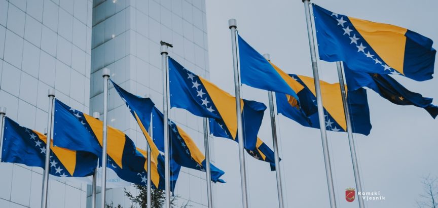 Stabilnost u BiH krhka, političke blokade i tenzije prijete institucijama