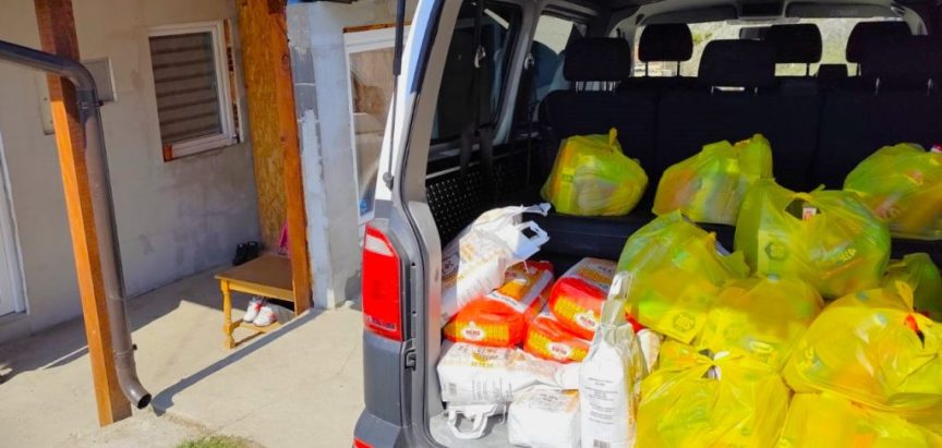 Crveni križ općine Prozor-Rama uoči blagdana podijelio pakete socijalno ugroženim stanovnicima