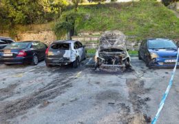 Pet potpuno izgorjelih automobila u Mostaru, a dva su oštećena