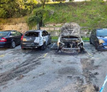 Pet potpuno izgorjelih automobila u Mostaru, dva oštećena