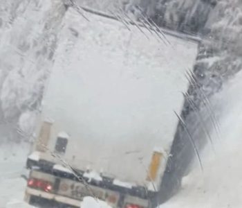 Snijeg i led blokirali promet za teretna vozila na dionici Kupres – Koprivnica