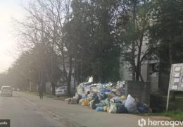 Mostar i jutros zatrpan smećem