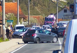 Ozlijeđene četiri osobe u sudaru tri vozila kod Konjica