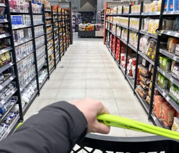 Rastu troškovi hrane, gradnje i proizvodnje, vlast i političari potpuno nesposobni