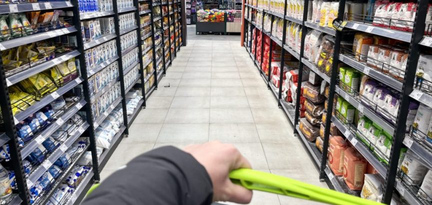 Rastu troškovi hrane, gradnje i proizvodnje, vlast i političari potpuno nesposobni