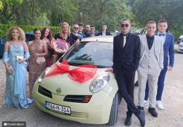 Mostarski maturanti svojoj razrednici priredili zanimljivo iznenađenje