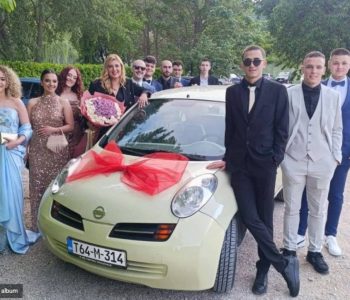 Mostarski maturanti svojoj razrednici priredili zanimljivo iznenađenje