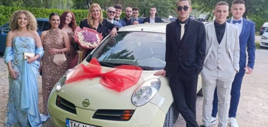 Mostarski maturanti svojoj razrednici priredili zanimljivo iznenađenje