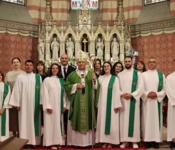 Nadbiskup Vukšić uveo 14 kandidata u službe čitača i akolita među kojima su Marinko Rumbočić i Tomislav Barešić iz župe Prozor