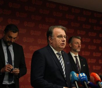 Trojkaši i dalje ne daju žiteljima da bar malo prodišu