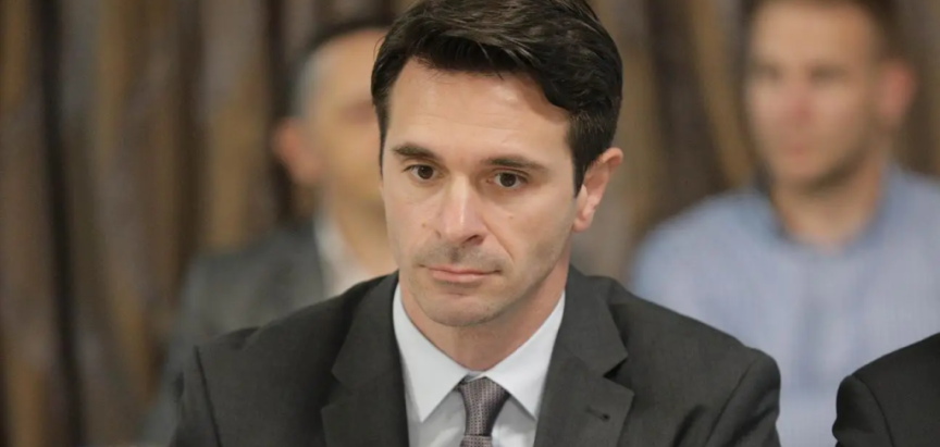 TKO ĆE KOGA NEG’ SAM SEBE: Ministar HDZ-a sam sebi dijelio funkcije, imenovao se u više povjerenstava