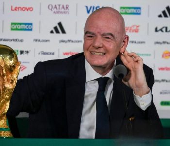 Infantino pretvara finale SP-a u cirkus, pauza bi mogla trajati pola sata, navijači su bijesni!