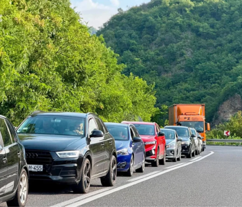 Čak 17 kilometara duga kolona pred Konjicom iz pravca Sarajeva, gužva i pred Jablanicom