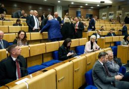 Kolektivni odmor počinje u kolovozu, ali Parlament Federacije je na njenu već mjesecima