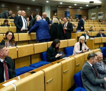 Kolektivni odmor počinje u kolovozu, ali Parlament Federacije je na njenu već mjesecima