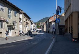 Javni natječaj za prikupljanje ponuda za postavljanje reklama u reklamne okvirove na stupove javne rasvjete  u gradu Prozoru