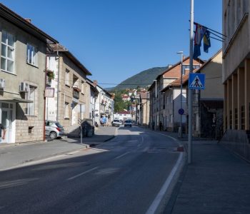 Javni natječaj za prikupljanje ponuda za postavljanje reklama u reklamne okvirove na stupove javne rasvjete  u gradu Prozoru