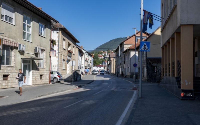 Javni natječaj za prikupljanje ponuda za postavljanje reklama u reklamne okvirove na stupove javne rasvjete  u gradu Prozoru