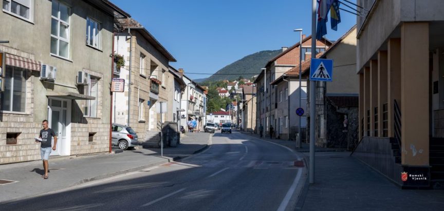 Javni natječaj za prikupljanje ponuda za postavljanje reklama u reklamne okvirove na stupove javne rasvjete  u gradu Prozoru