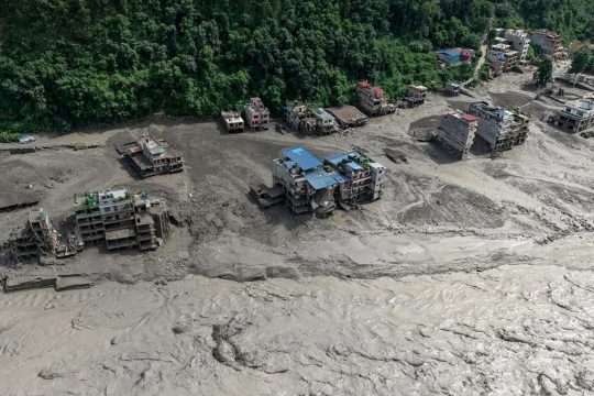 KATASTROFA U NEPALU Silovita bujica izbrisala cijela naselja, nestale stotine ljudi, među njima je gotovo 300 turista