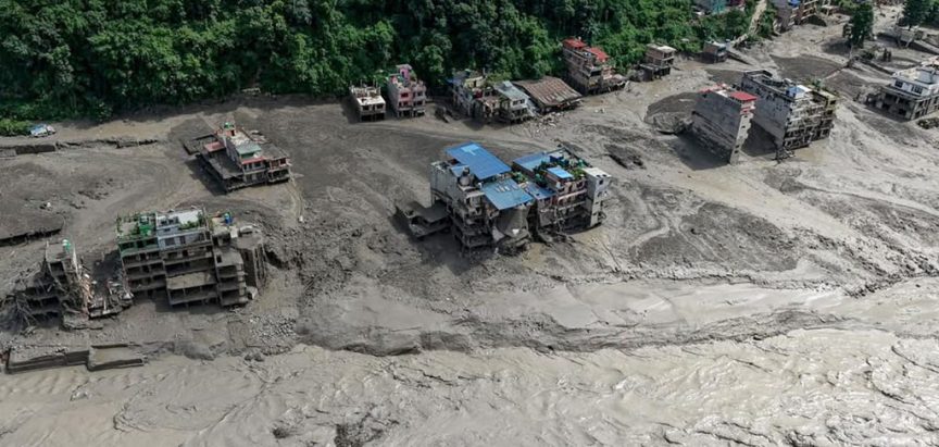KATASTROFA U NEPALU Silovita bujica izbrisala cijela naselja, nestale stotine ljudi, među njima je gotovo 300 turista