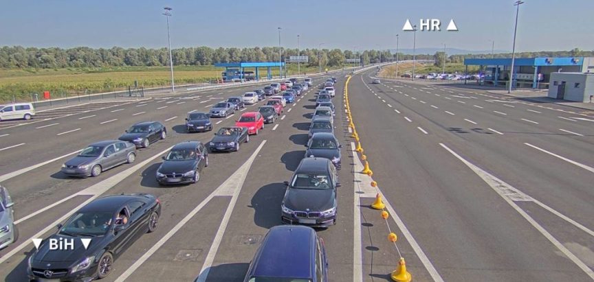 Velike gužve na granicama, tisuće hodočasnika na cestama prema Međugorju