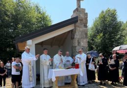 Sela ispod Zec planine nisu zaboravljena, a to potvrđuje obnovljena kapelica na Bilića groblju u župi Solakova Kula