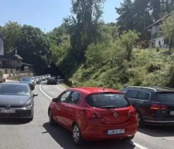 Teretnjak u Čelebićima kod Konjica udario u automobil s majkom i dvoje djece, građani hrabro reagirali