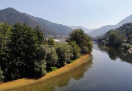Neretva kod Konjica promijenila boju, sumnja se na novo zagađenje