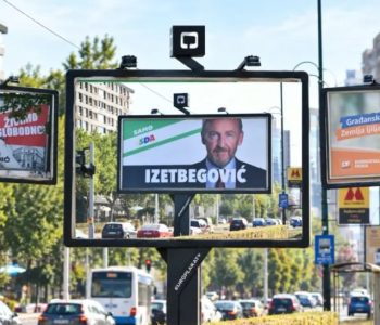ZAPOČELA KAMPANJA: Stara ispeglana lica se smješe s plakata dok država tone