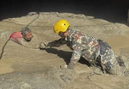 Tjedan dana nakon katastrofalnih poplava u Nepalu spašeno još 119 osoba