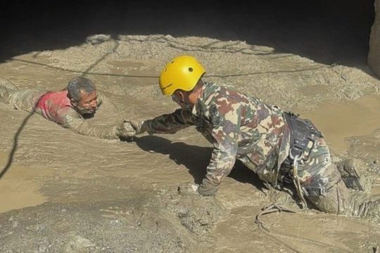 Tjedan dana nakon katastrofalnih poplava u Nepalu spašeno još 119 osoba