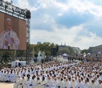 Papa u Parizu slavio misu uz sudjelovanje 800 000 vjernika