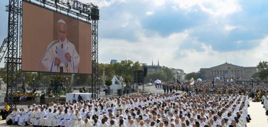 Papa u Parizu slavio misu uz sudjelovanje 800 000 vjernika