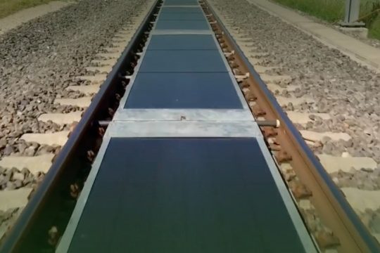 Švicarci instalirali solarne panele između željezničkih tračnica i rezultati su odlični!
